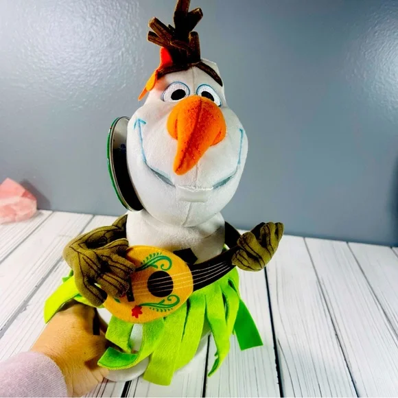 Disney - Frozen Olaf Aloha Plus w/ Disney World Pin. - Picture 1 of 10